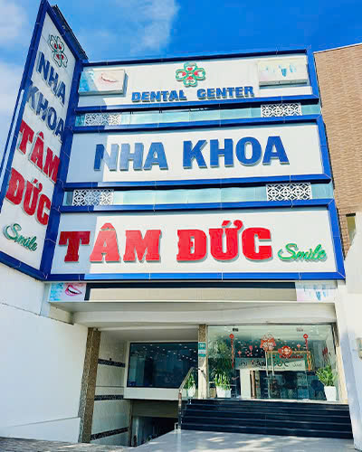 Branch on Ten Lua Street